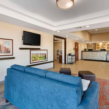 Comfort Inn Airport Манчестер Экстерьер фото