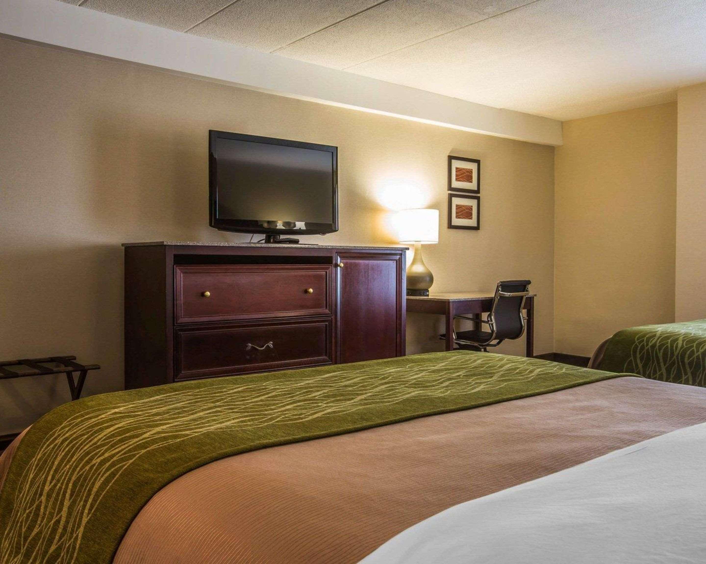 Comfort Inn Airport Манчестер Экстерьер фото