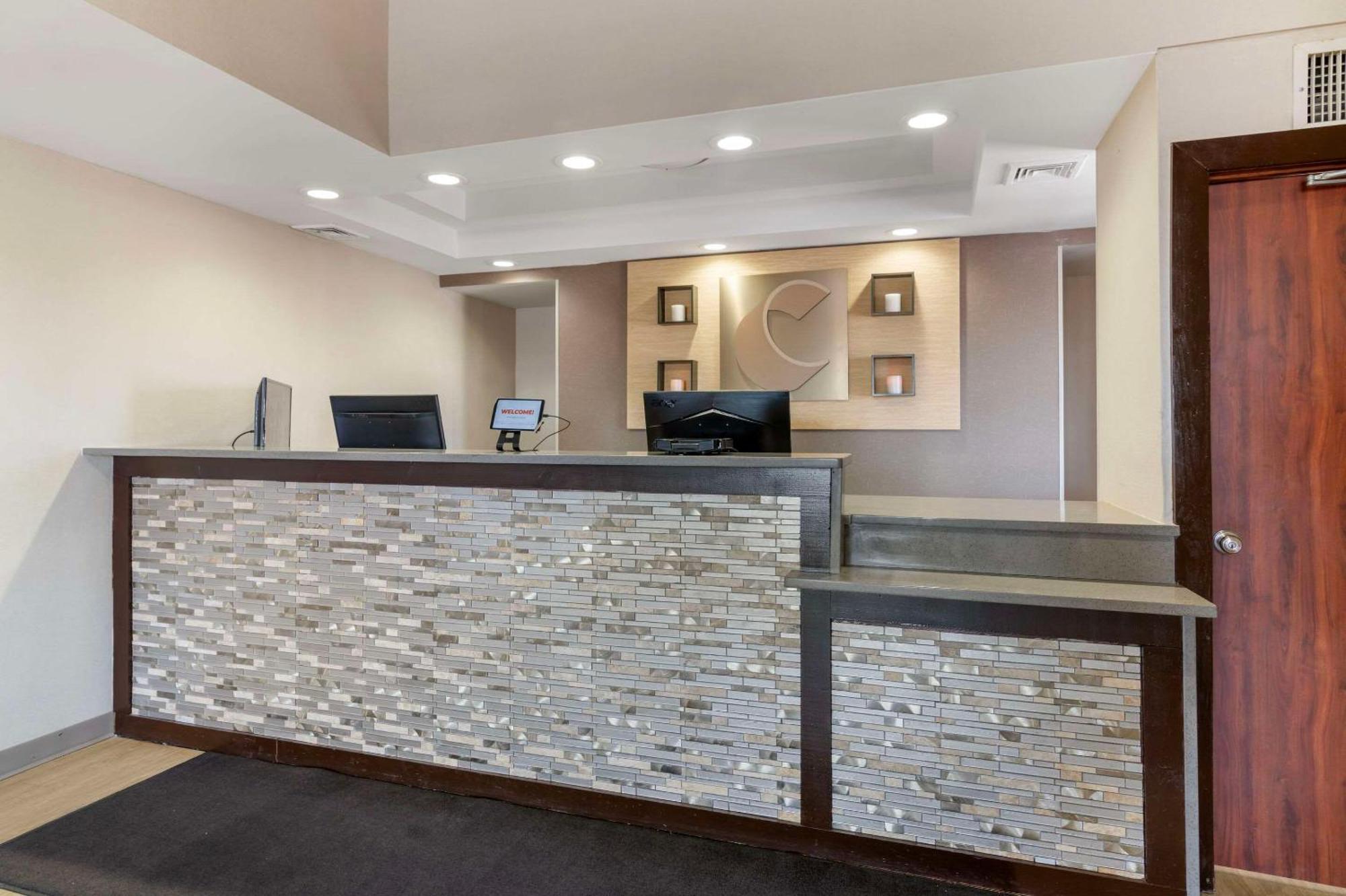 Comfort Inn Airport Манчестер Экстерьер фото