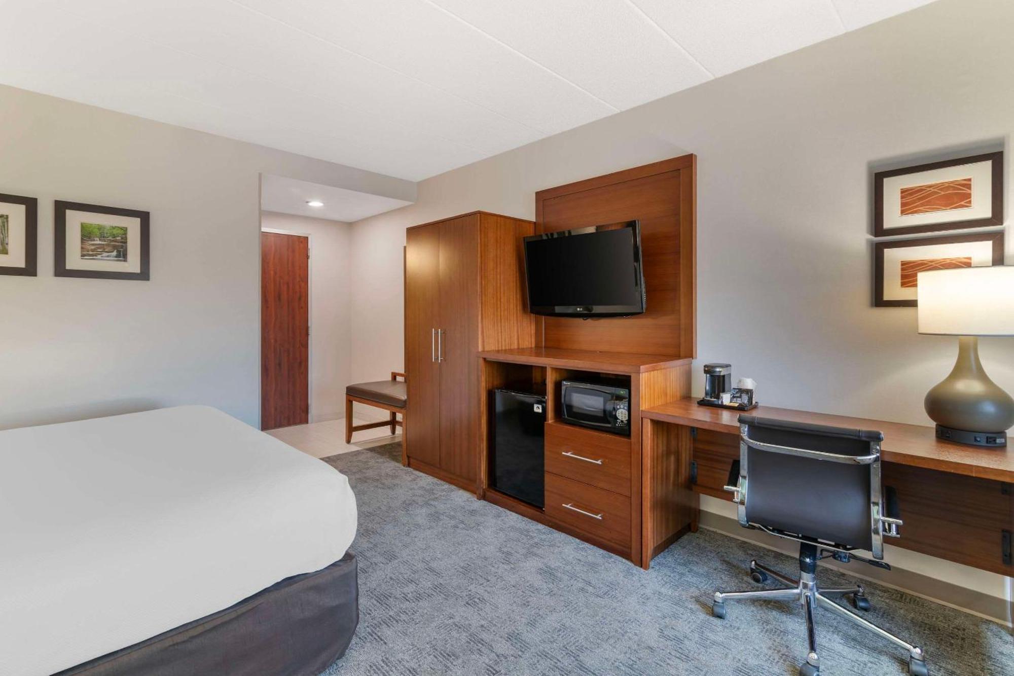 Comfort Inn Airport Манчестер Экстерьер фото