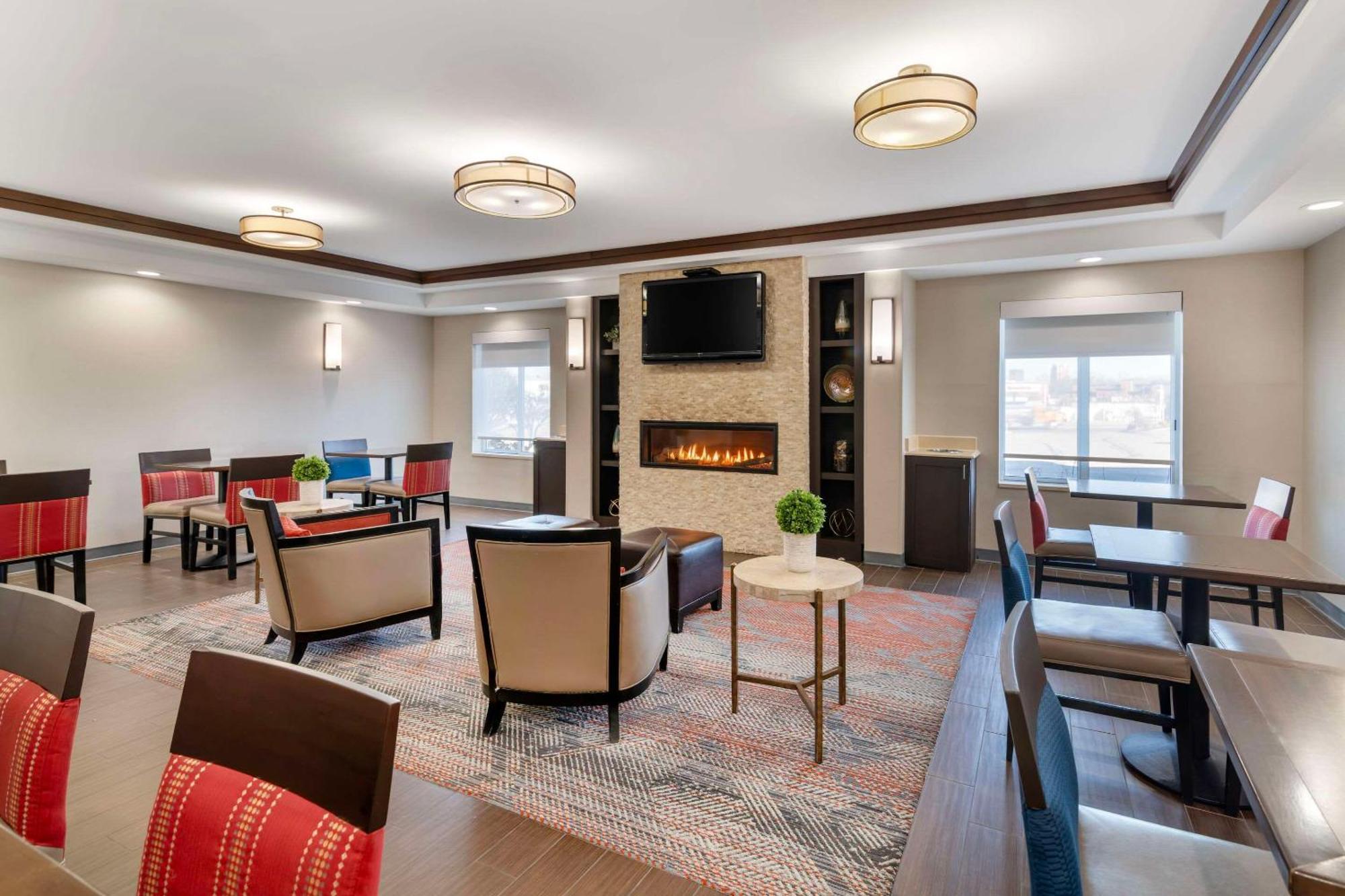 Comfort Inn Airport Манчестер Экстерьер фото