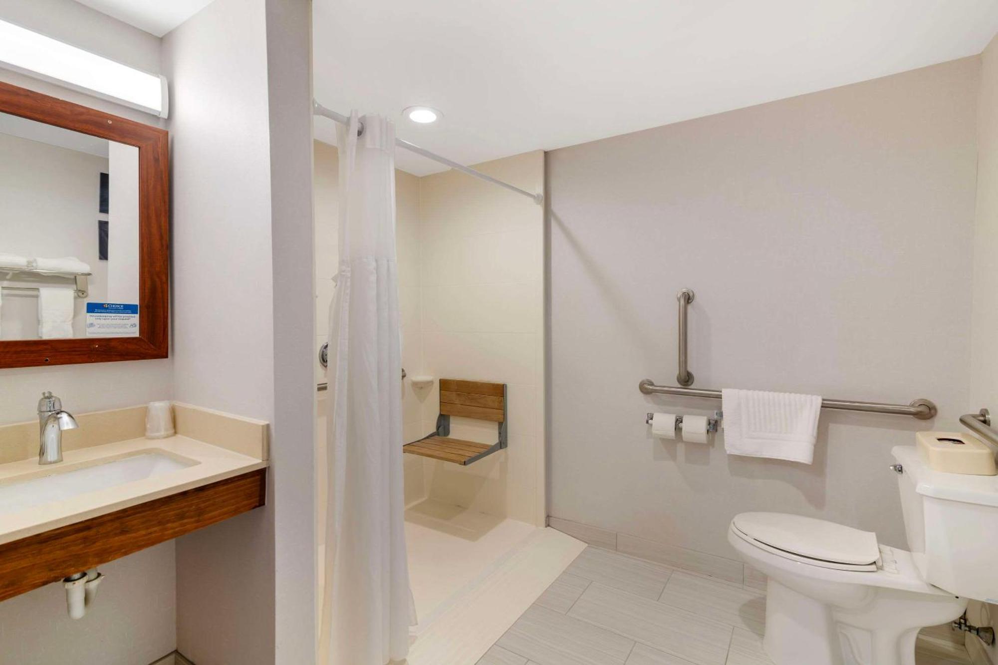Comfort Inn Airport Манчестер Экстерьер фото