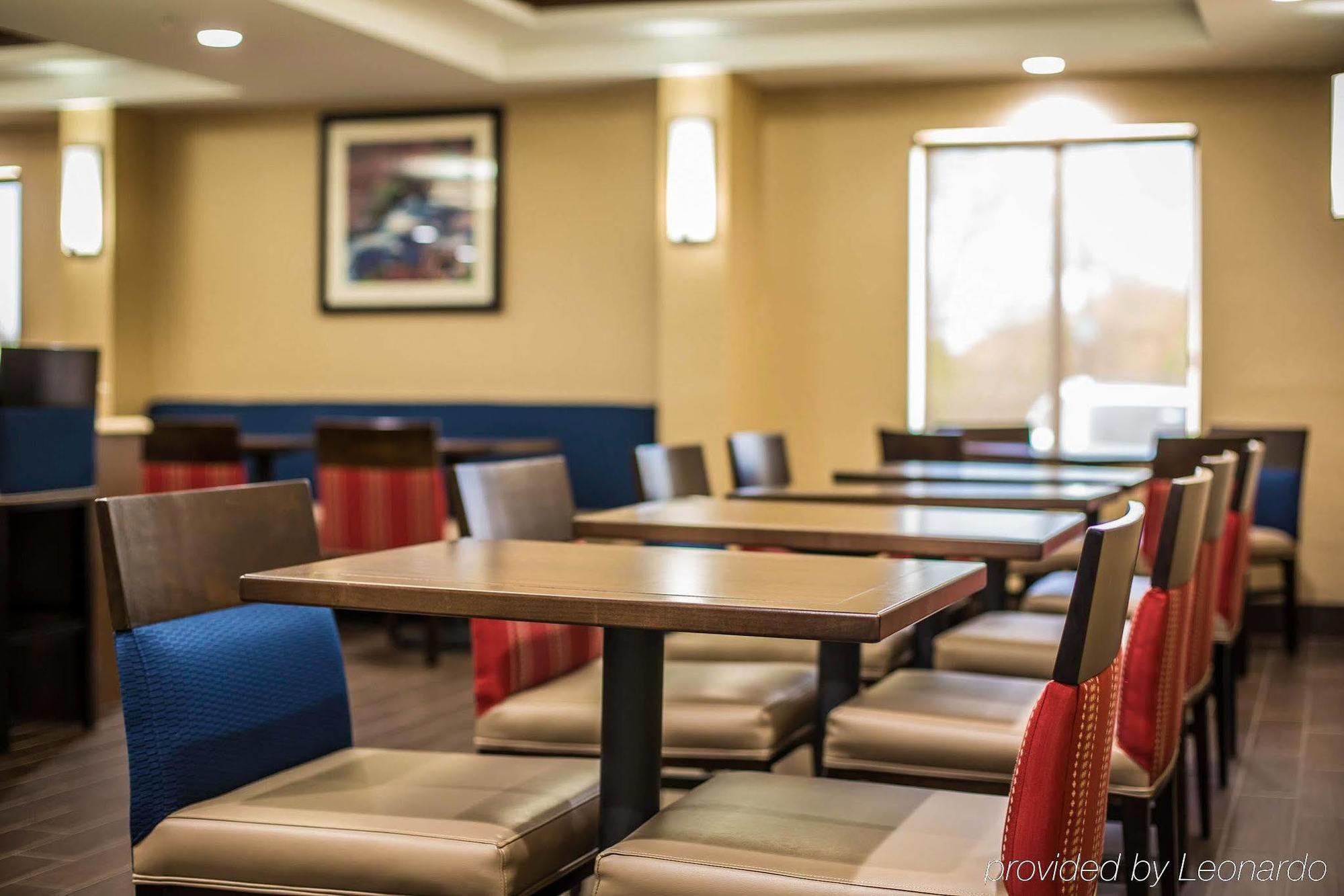 Comfort Inn Airport Манчестер Экстерьер фото